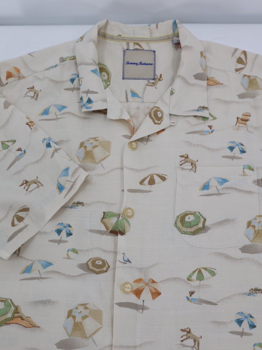 Tommy Bahama Hawaiian Shirt Men Large Beach Scene Umbrellas Dogs Silk Aloha Camp